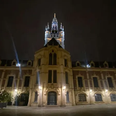 1 - Hyper Centre - 1 A 8 Personnes *